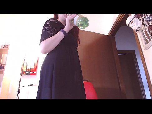 ❤️ Um escravo submisso que adora cuecas sujas e deliciosas é forçado a masturbar-se depois de ver este vídeo! ❌ Porno duro em nós