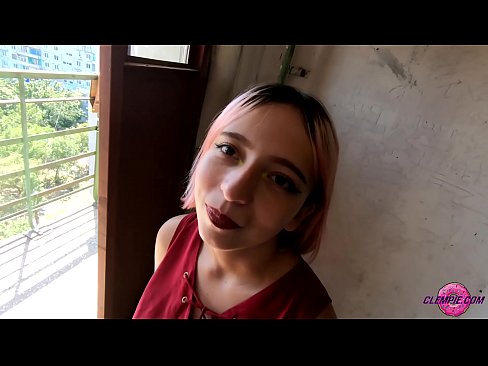 ❤️ Estudante Sensual Chupa um Estranho no Outback - Cum On His Face ❌ Porno duro em nós